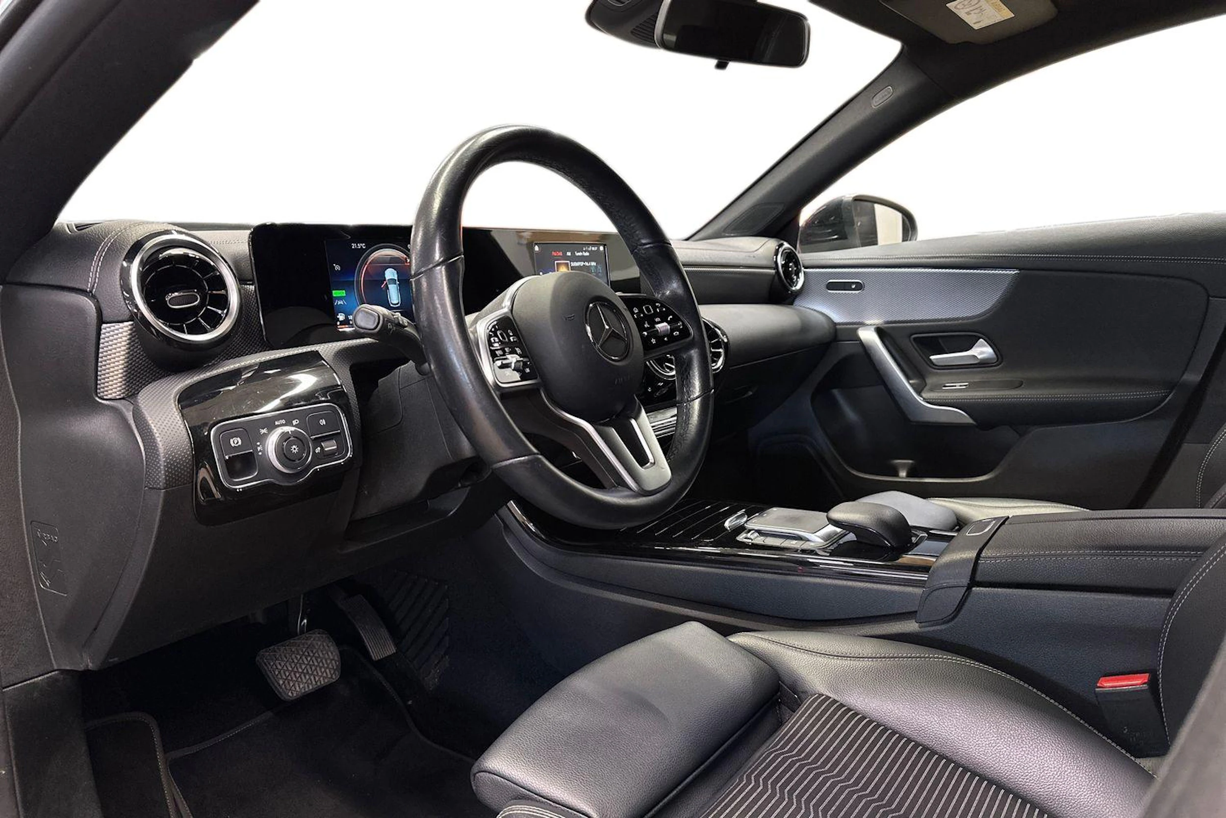 musta Mercedes-Benz CLA 2021 kuva 8.