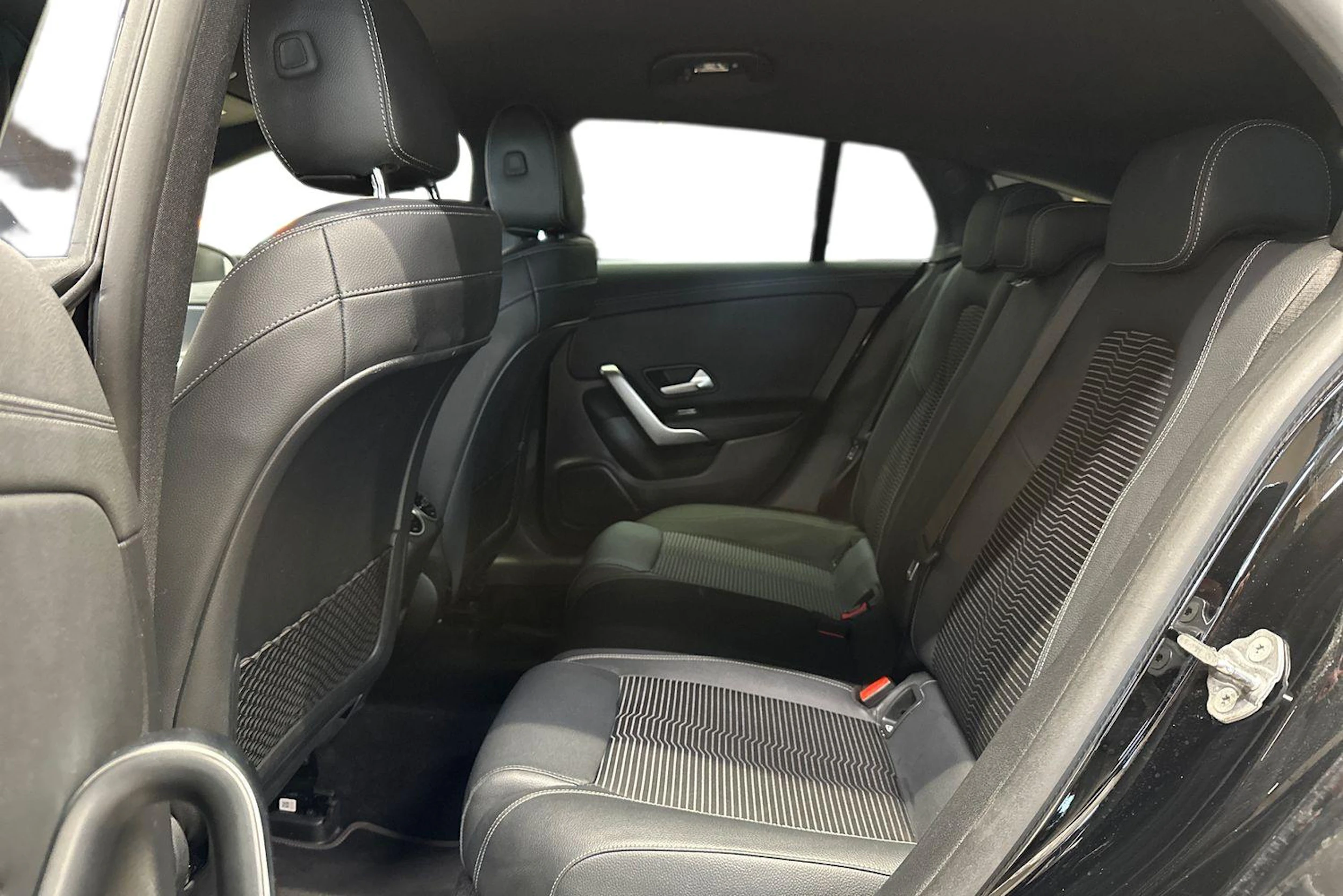 musta Mercedes-Benz CLA 2021 kuva 11.