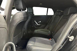 musta Mercedes-Benz CLA 2021 kuva 11.