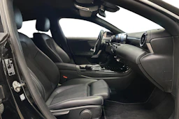 musta Mercedes-Benz CLA 2021 kuva 12.