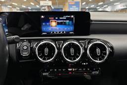 musta Mercedes-Benz CLA 2021 kuva 18.