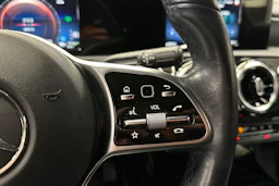 musta Mercedes-Benz CLA 2021 kuva 22.
