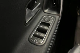 musta Mercedes-Benz CLA 2021 kuva 24.