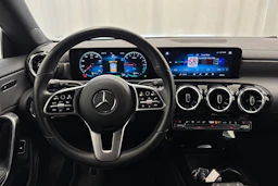 musta Mercedes-Benz CLA 2021 kuva 11.