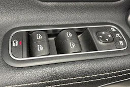 musta Mercedes-Benz CLA 2021 kuva 15.