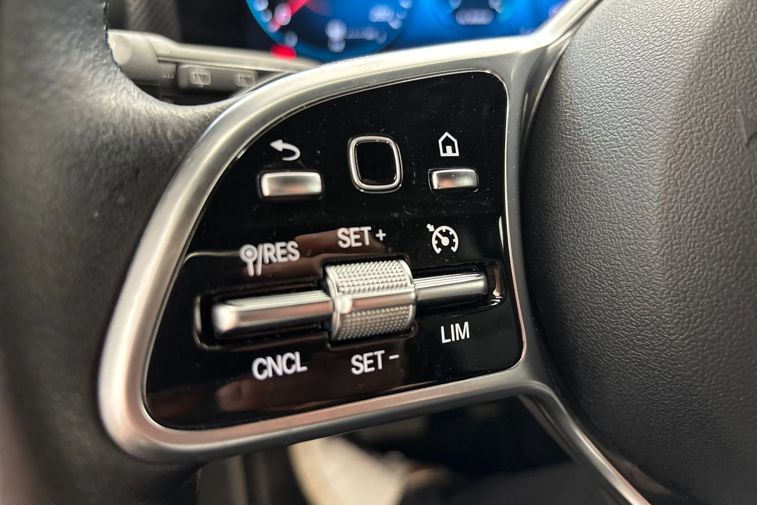 musta Mercedes-Benz CLA 2021 kuva 18.