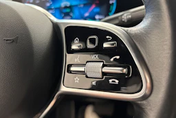 musta Mercedes-Benz CLA 2021 kuva 19.