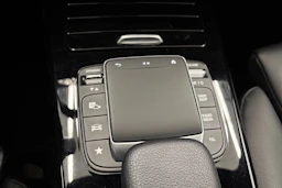 musta Mercedes-Benz CLA 2021 kuva 20.