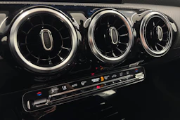 musta Mercedes-Benz CLA 2021 kuva 21.