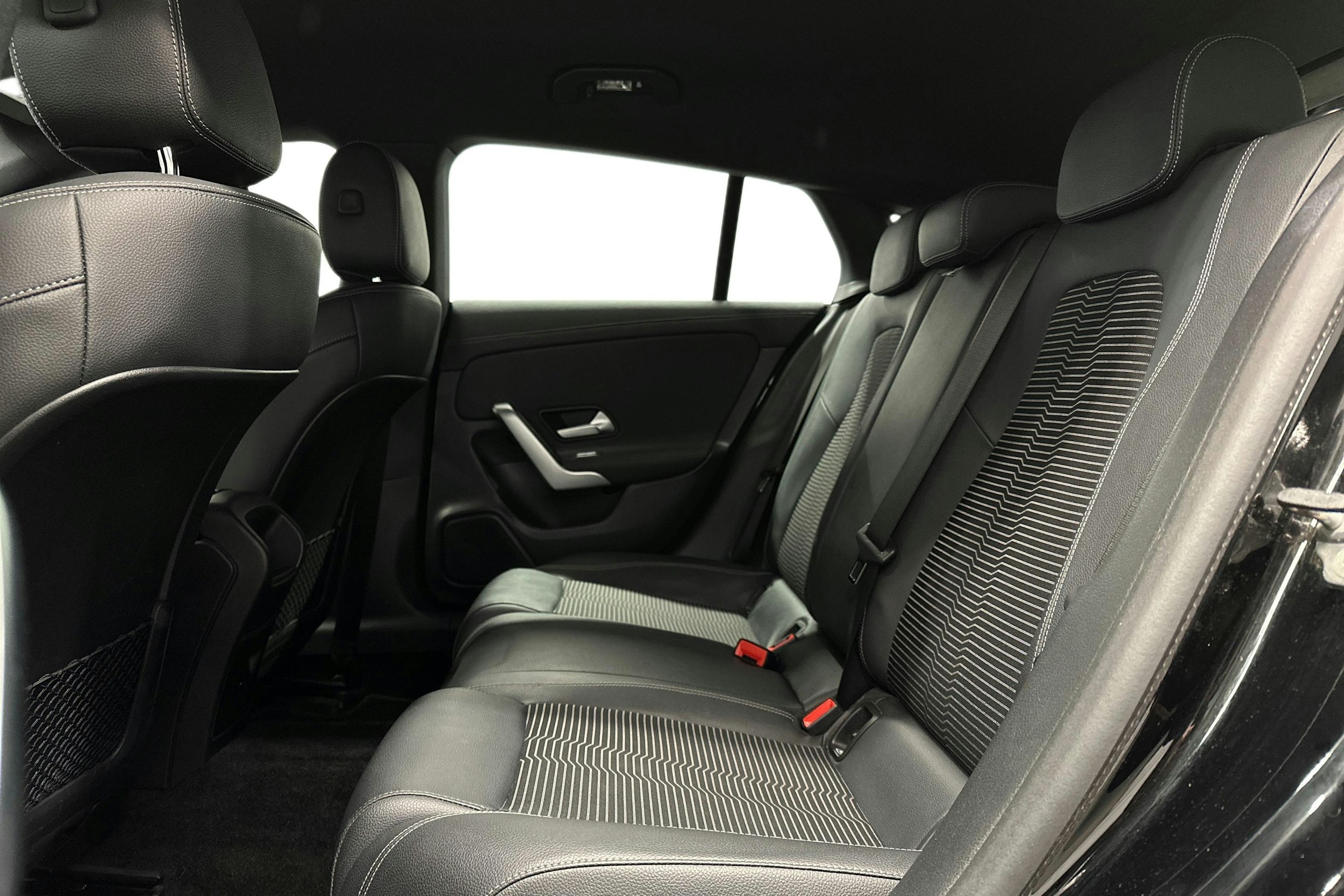 musta Mercedes-Benz CLA 2021 kuva 10.