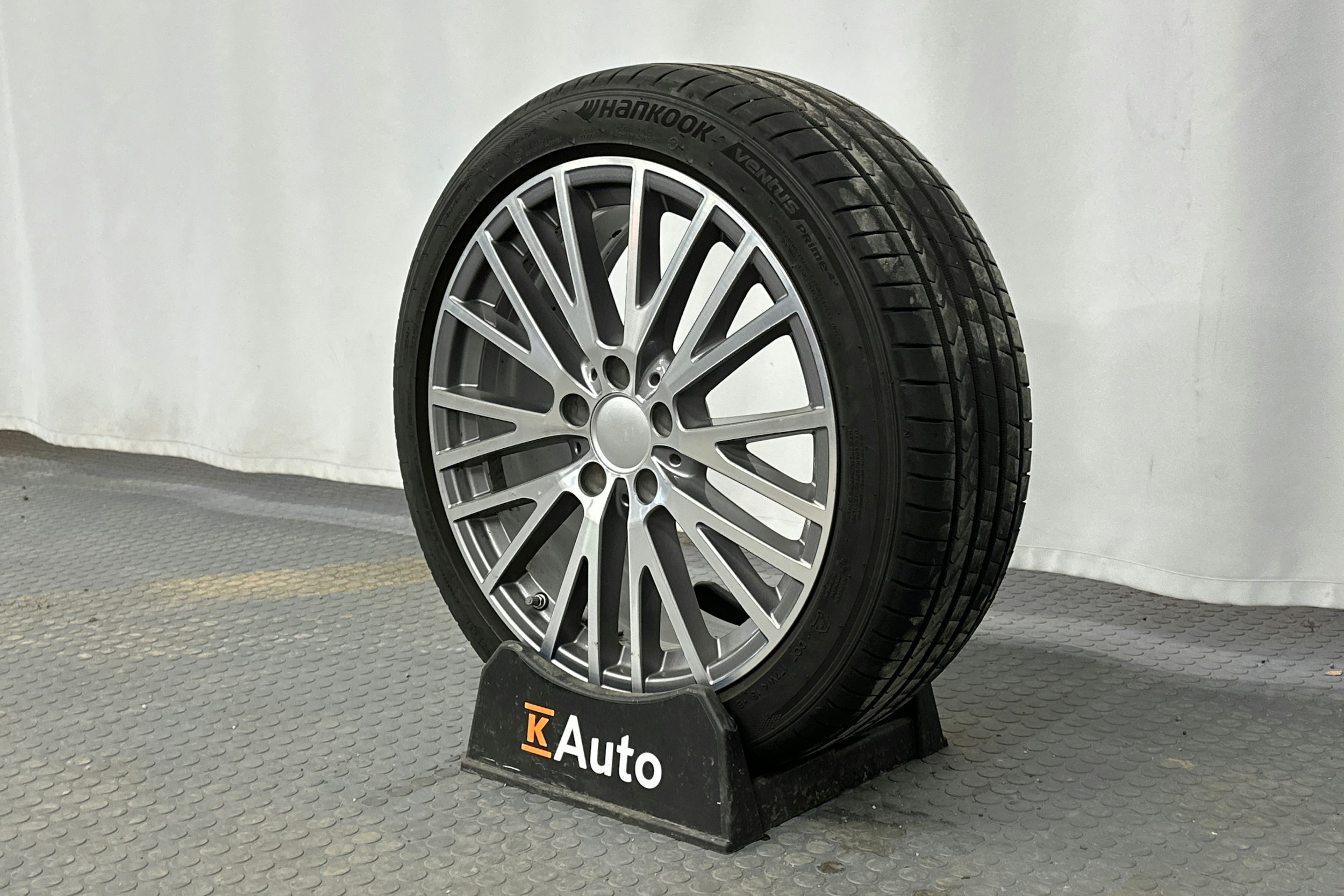 musta Mercedes-Benz CLA 2021 kuva 13.