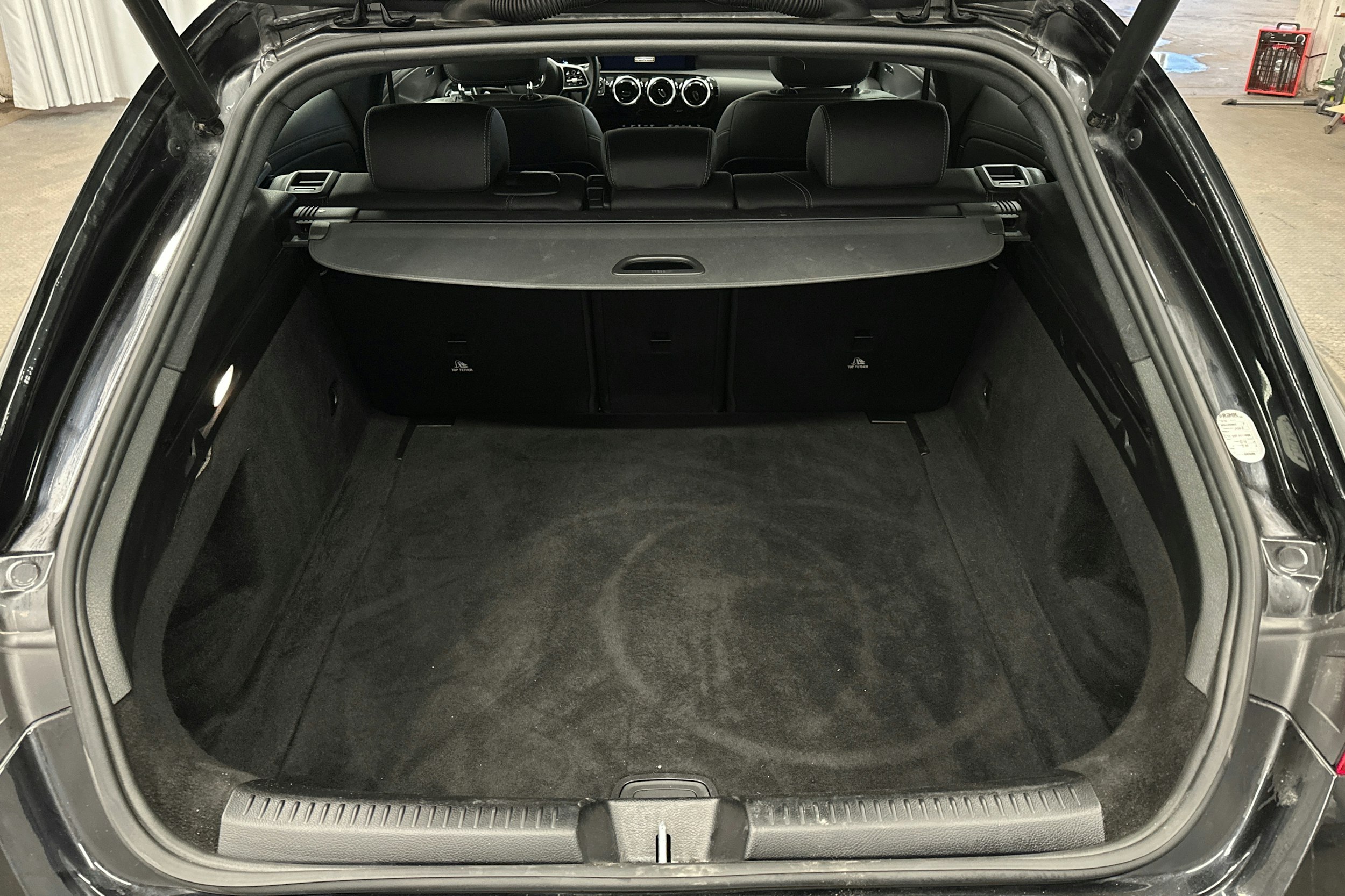 musta Mercedes-Benz CLA 2021 kuva 14.