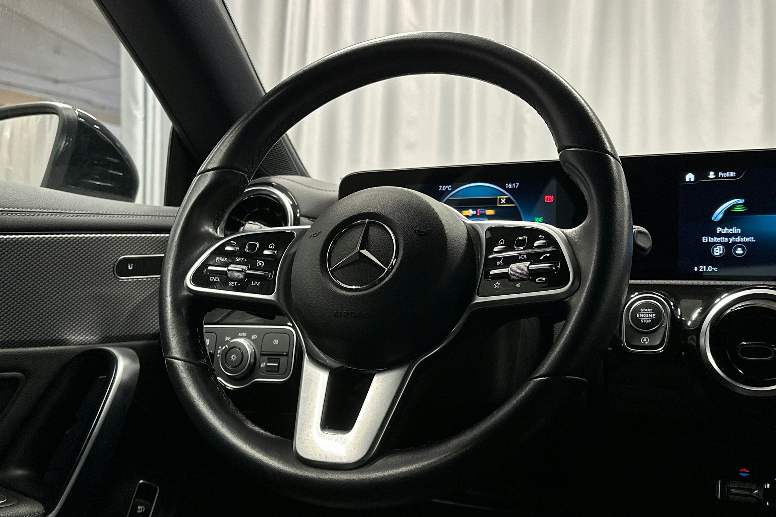 musta Mercedes-Benz CLA 2021 kuva 17.