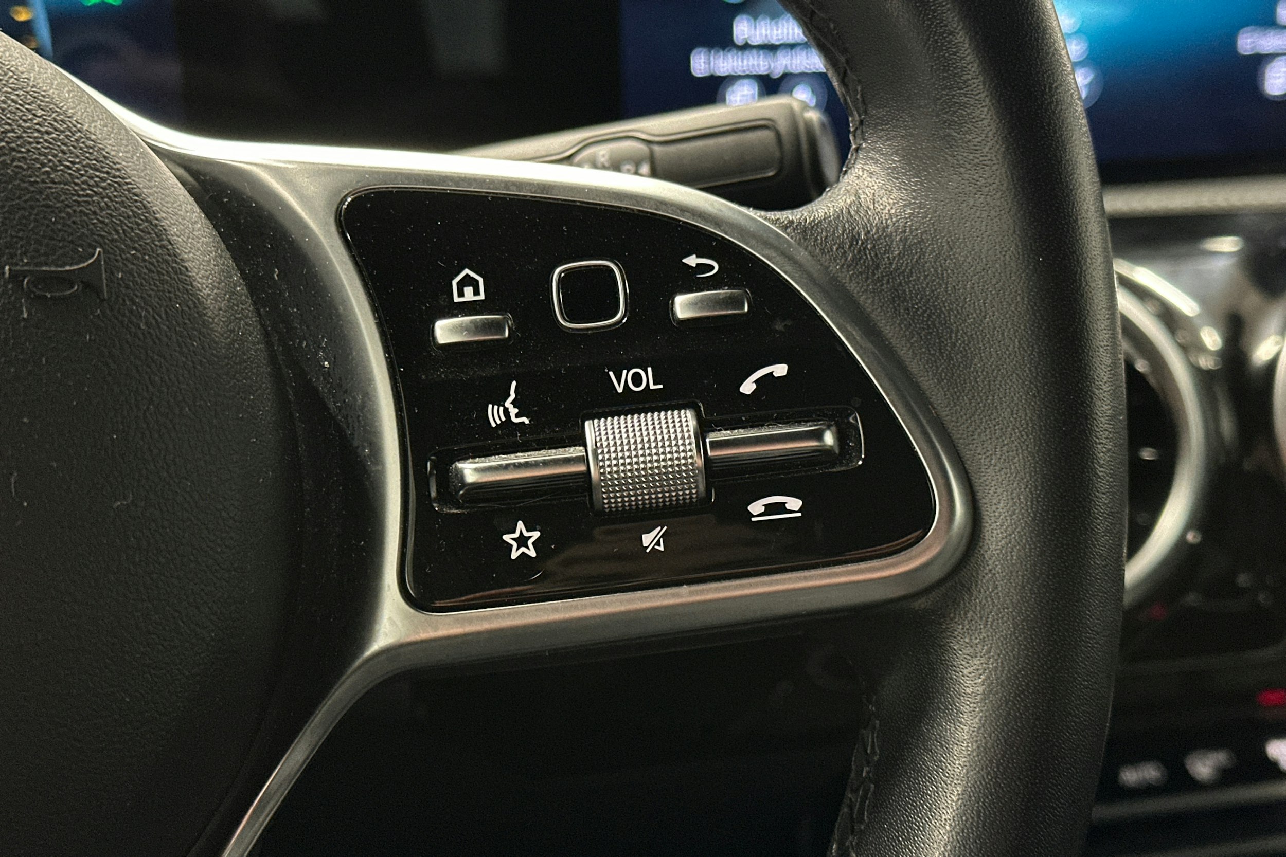 musta Mercedes-Benz CLA 2021 kuva 19.