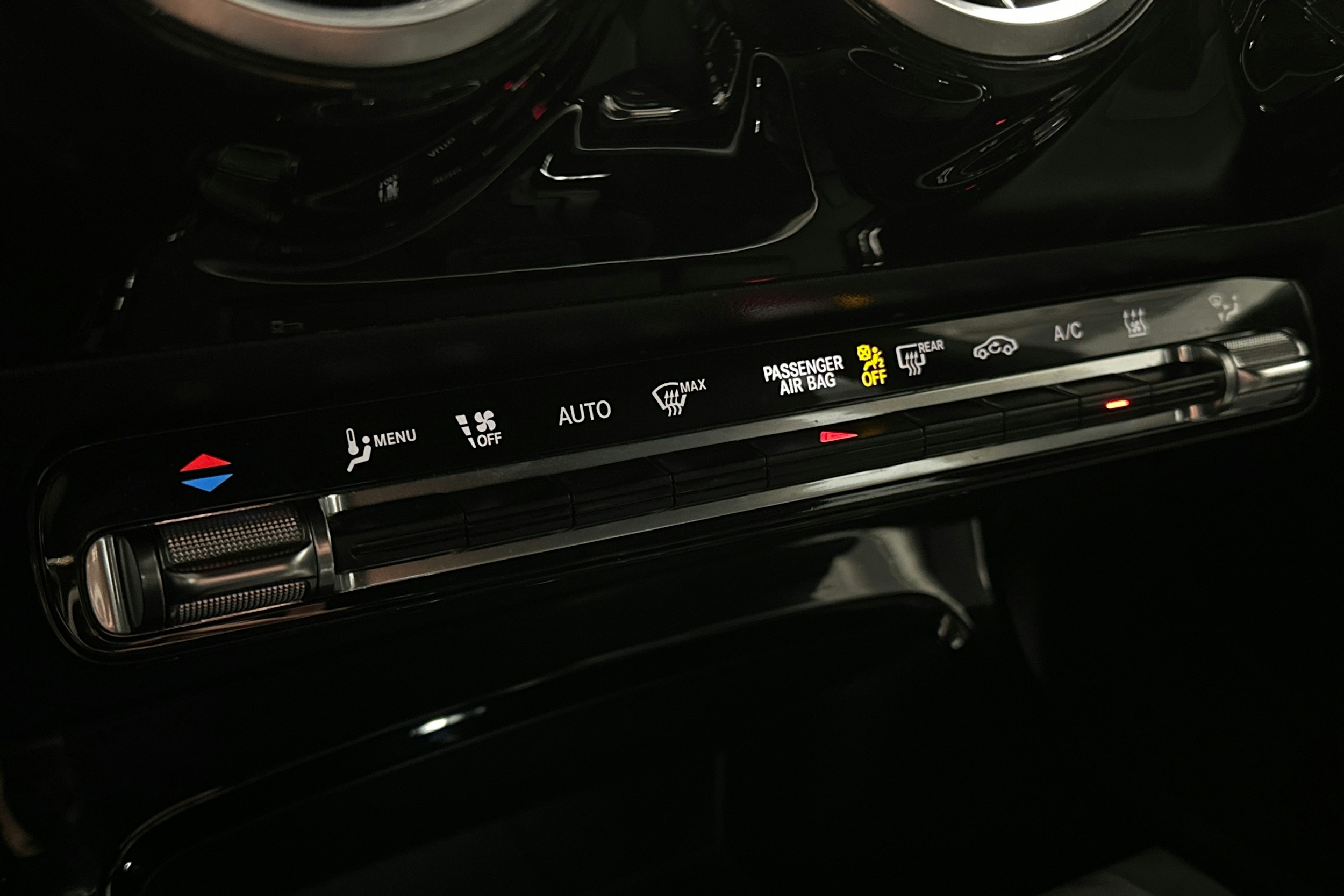 musta Mercedes-Benz CLA 2021 kuva 27.