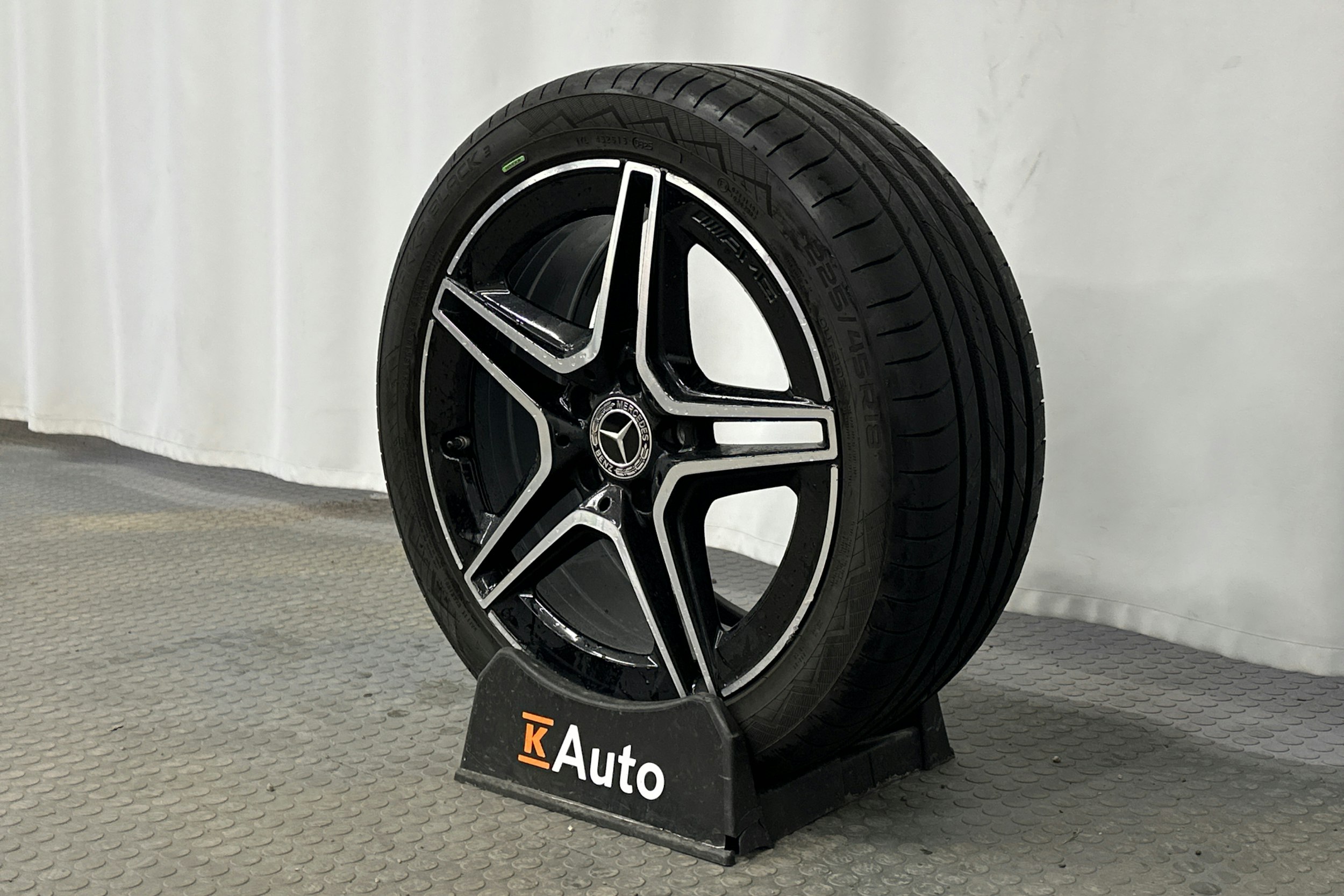 harmaa Mercedes-Benz CLA 2021 kuva 13.