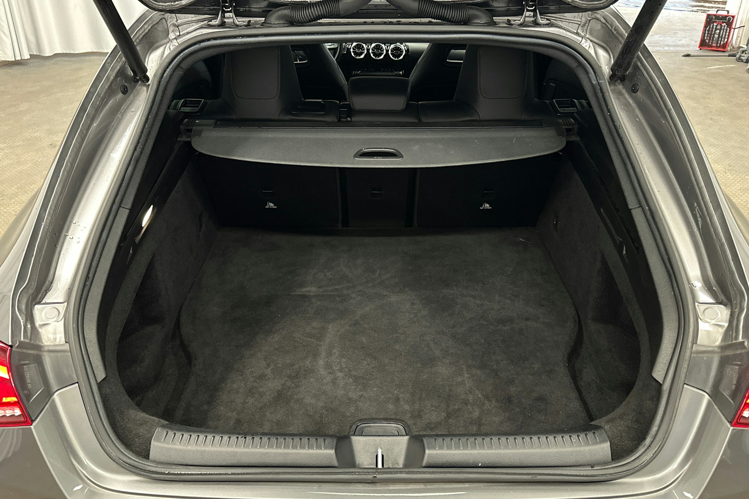 harmaa Mercedes-Benz CLA 2021 kuva 14.