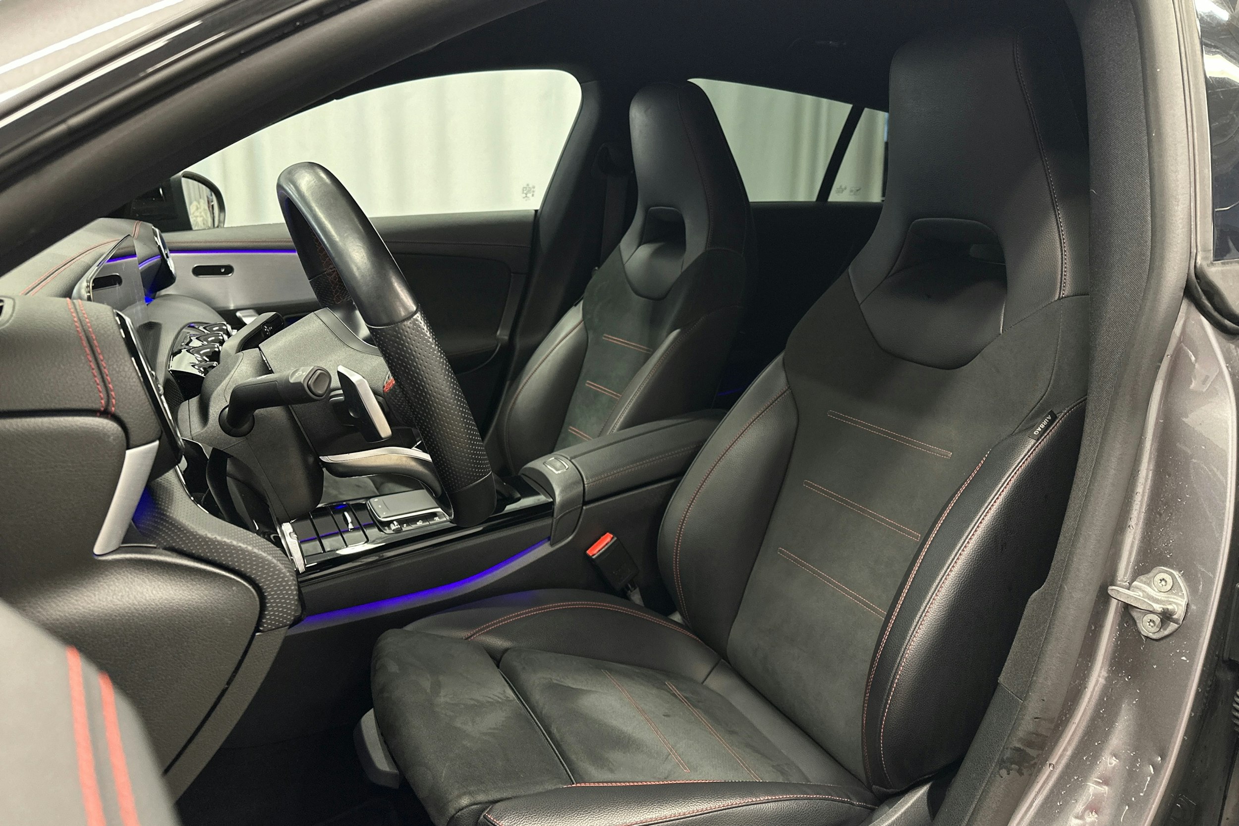 harmaa Mercedes-Benz CLA 2021 kuva 17.