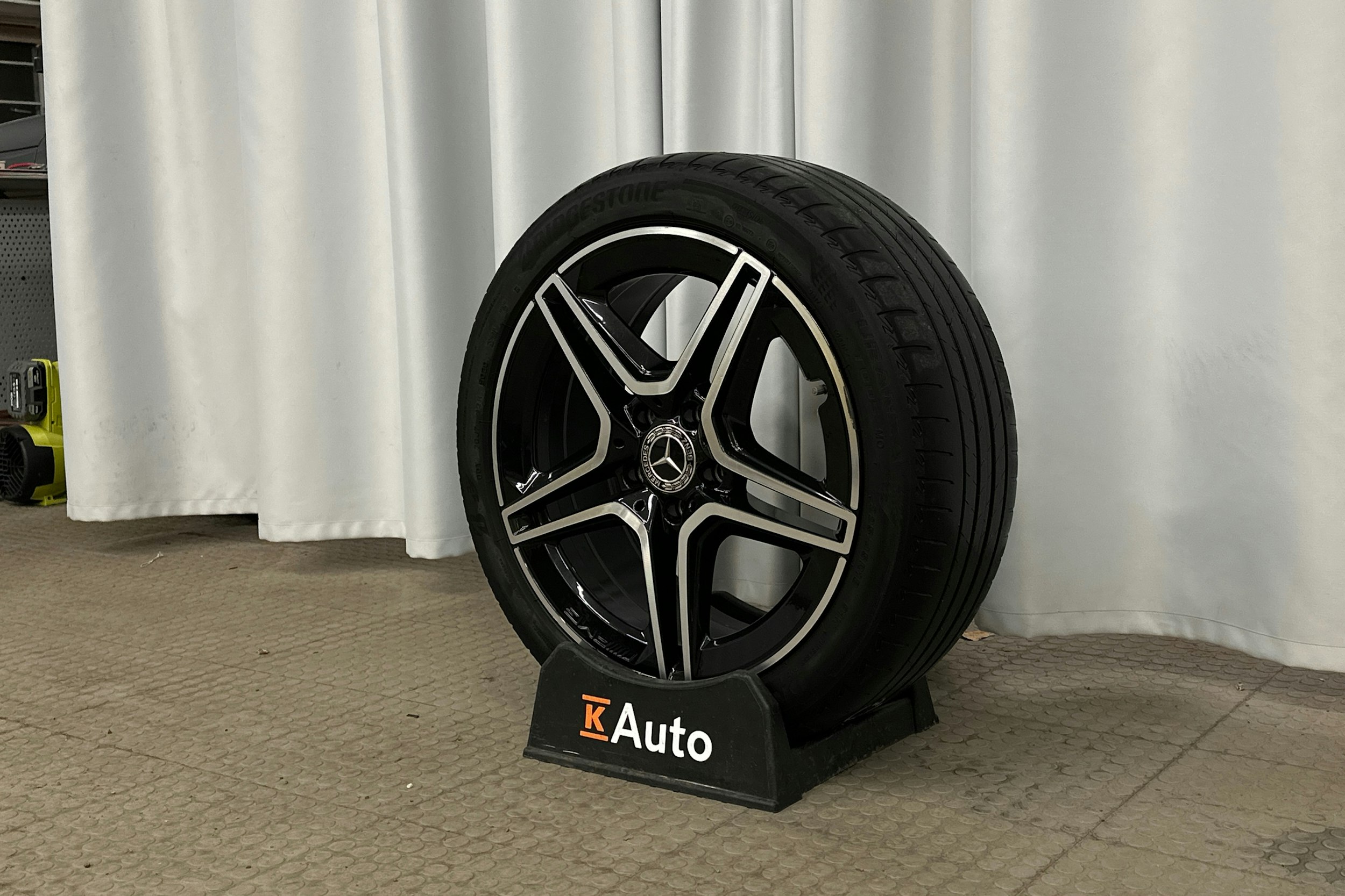 keltainen Mercedes-Benz CLA 2021 kuva 13.