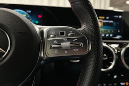 keltainen Mercedes-Benz CLA 2021 kuva 15.