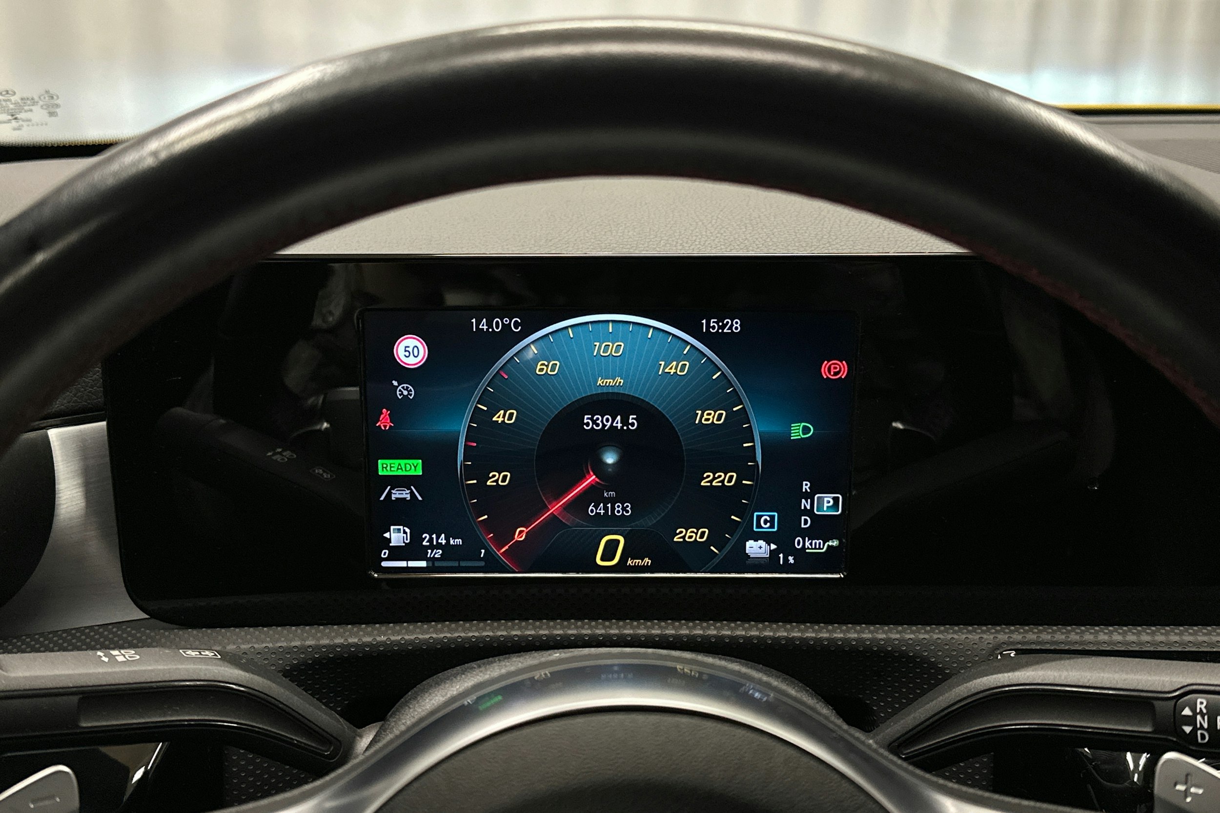 keltainen Mercedes-Benz CLA 2021 kuva 16.