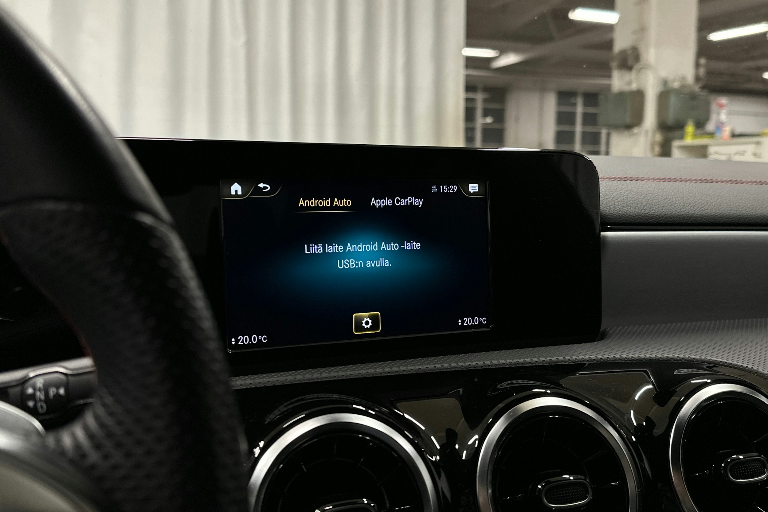 keltainen Mercedes-Benz CLA 2021 kuva 19.