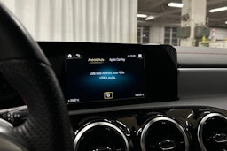 keltainen Mercedes-Benz CLA 2021 kuva 19.