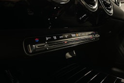 keltainen Mercedes-Benz CLA 2021 kuva 21.