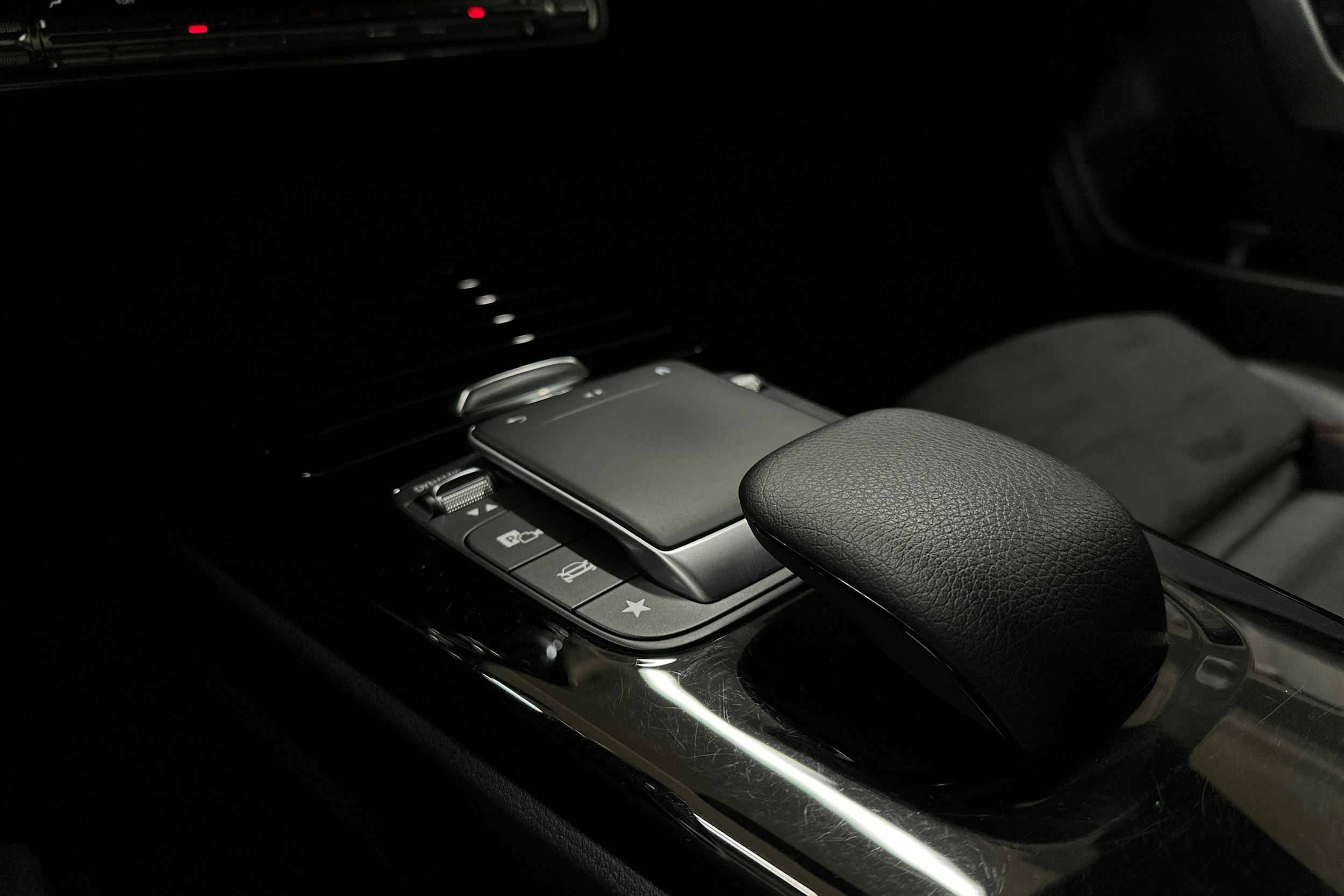 keltainen Mercedes-Benz CLA 2021 kuva 22.