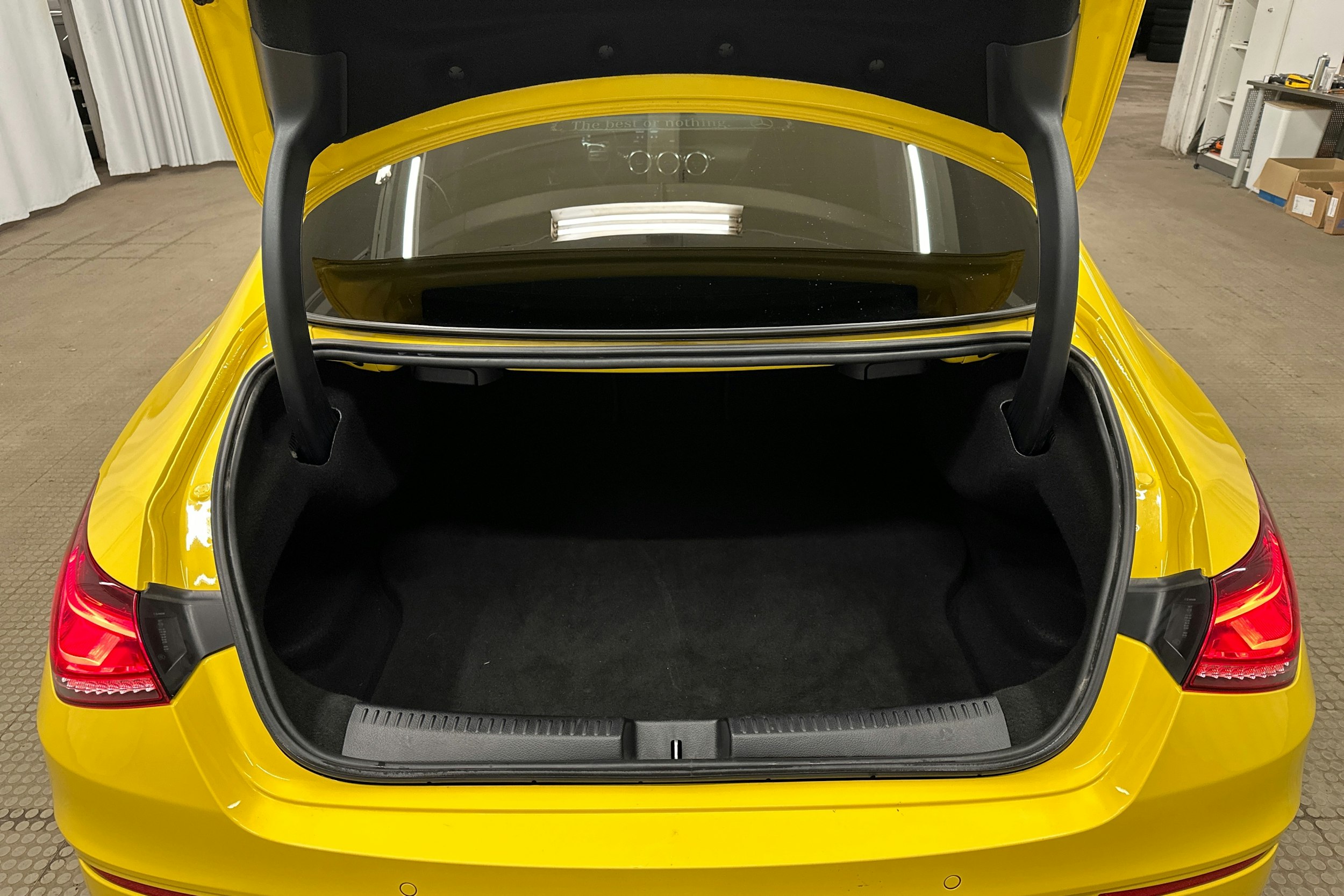 keltainen Mercedes-Benz CLA 2021 kuva 25.