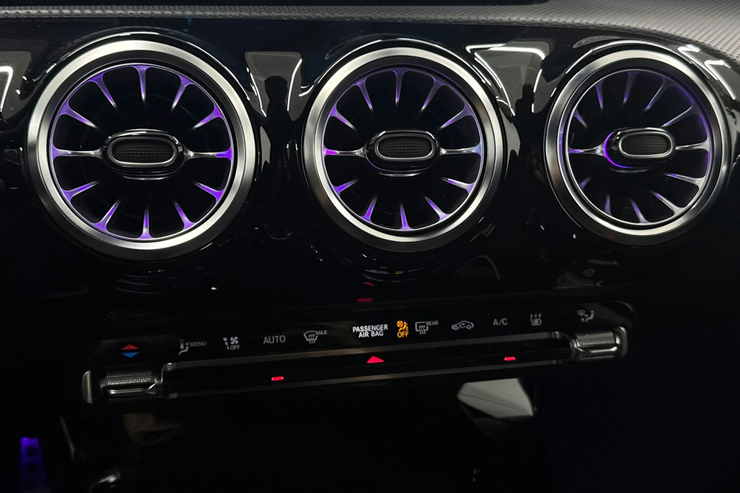 musta Mercedes-Benz CLA 2021 kuva 27.