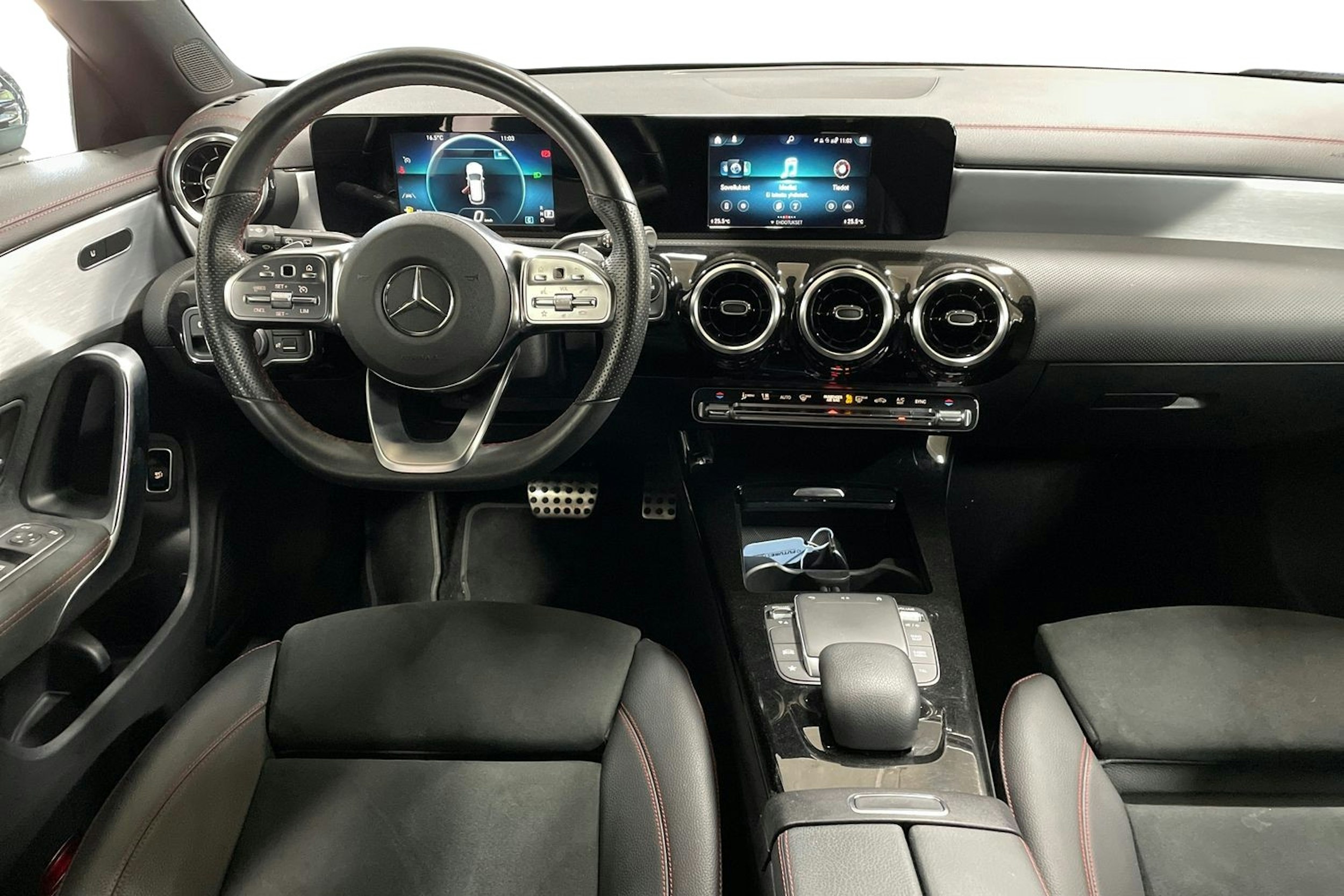 Musta Mercedes-Benz CLA 2021 kuva 9.