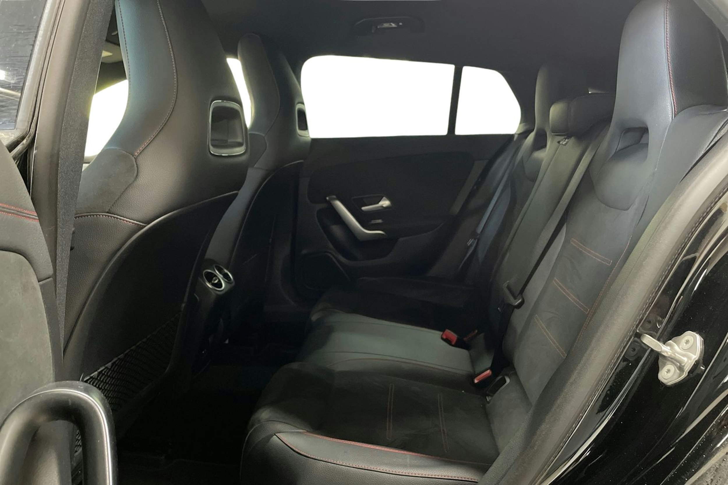 Musta Mercedes-Benz CLA 2021 kuva 10.