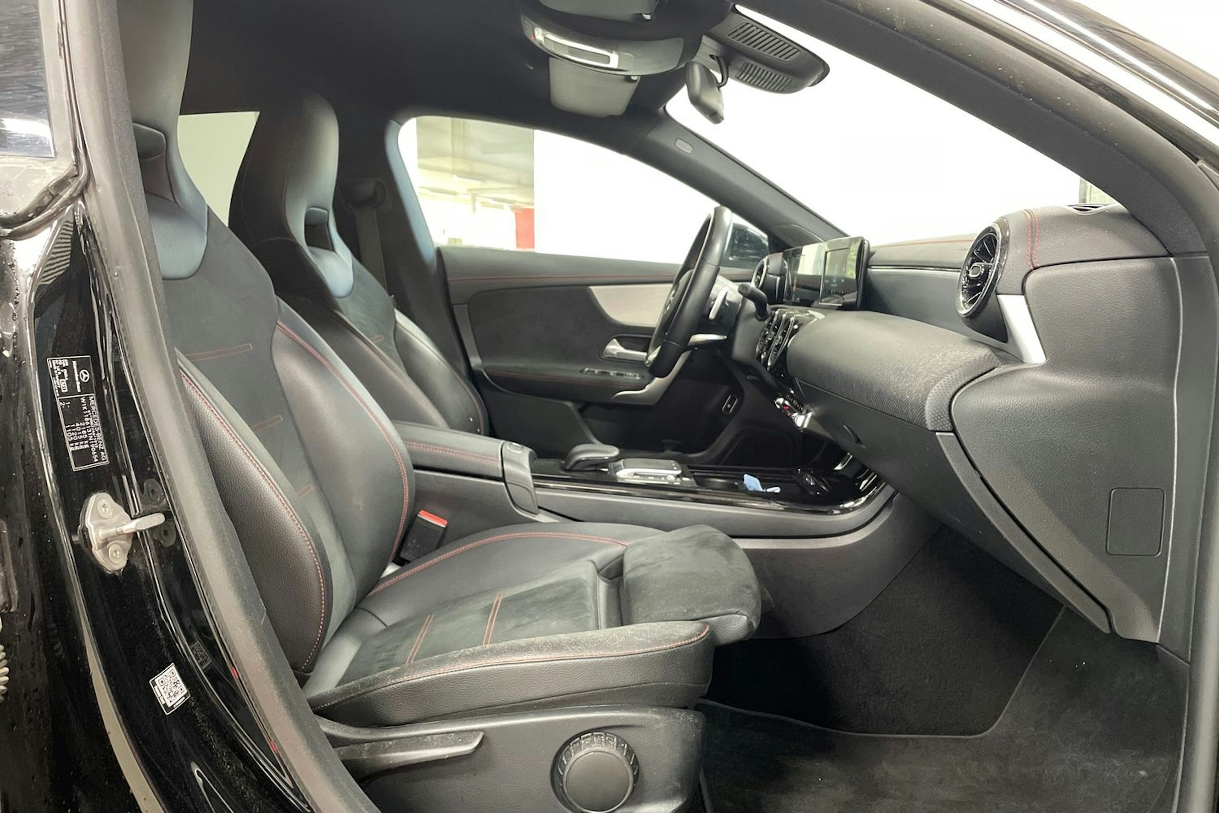 Musta Mercedes-Benz CLA 2021 kuva 14.