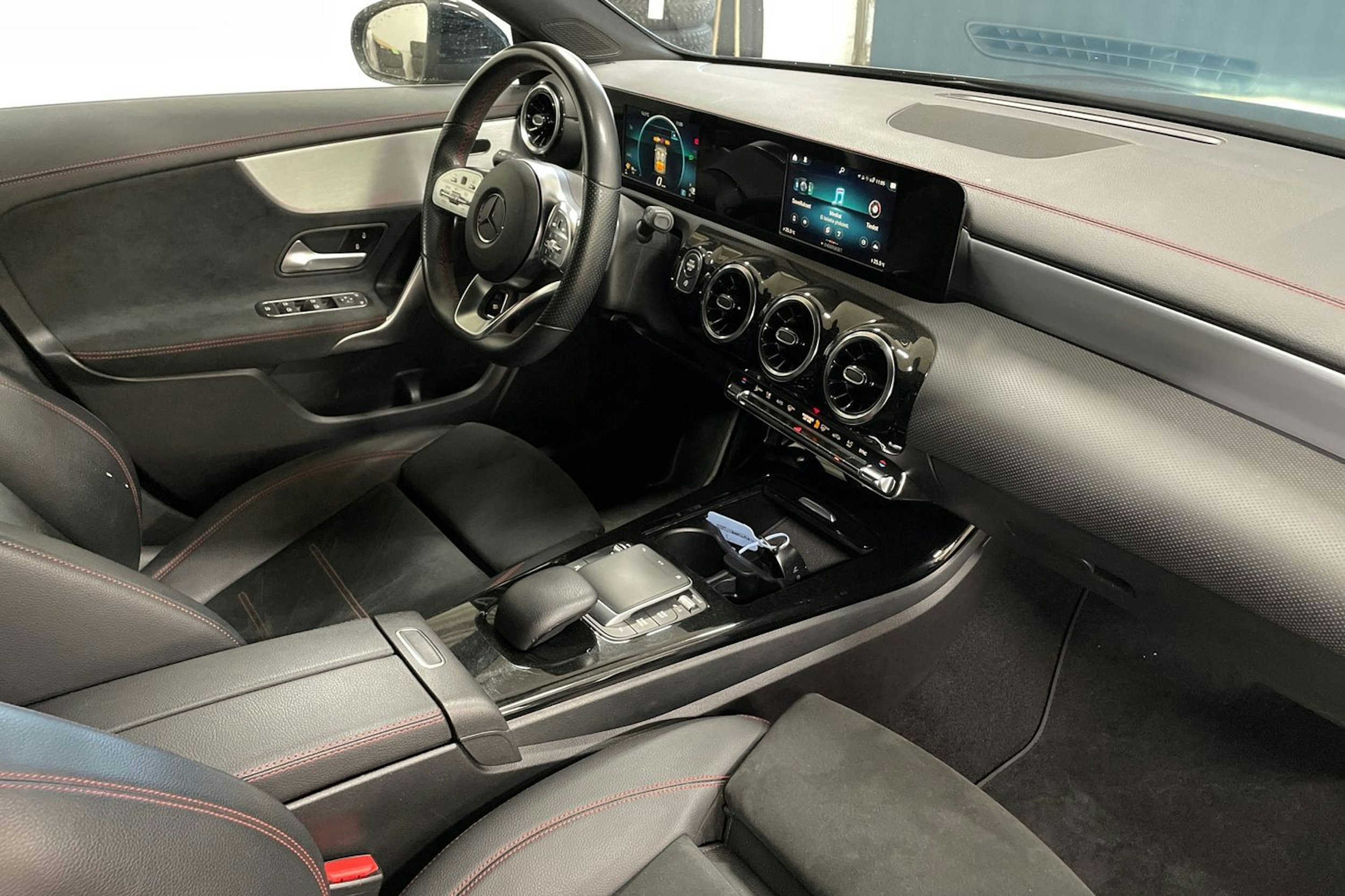 Musta Mercedes-Benz CLA 2021 kuva 15.