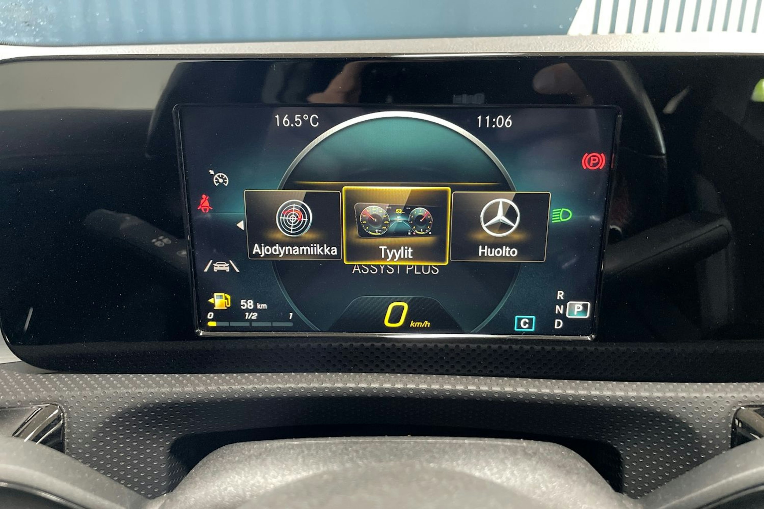 Musta Mercedes-Benz CLA 2021 kuva 17.