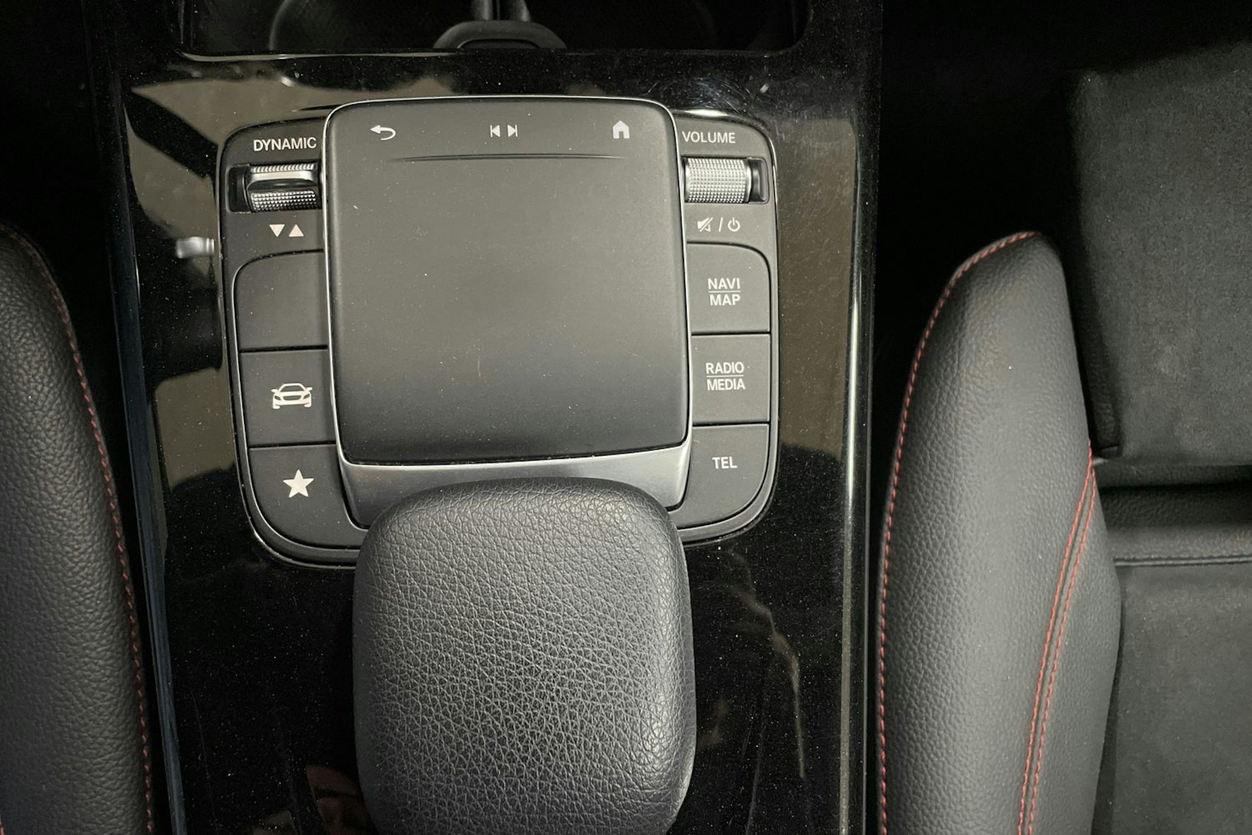 Musta Mercedes-Benz CLA 2021 kuva 20.