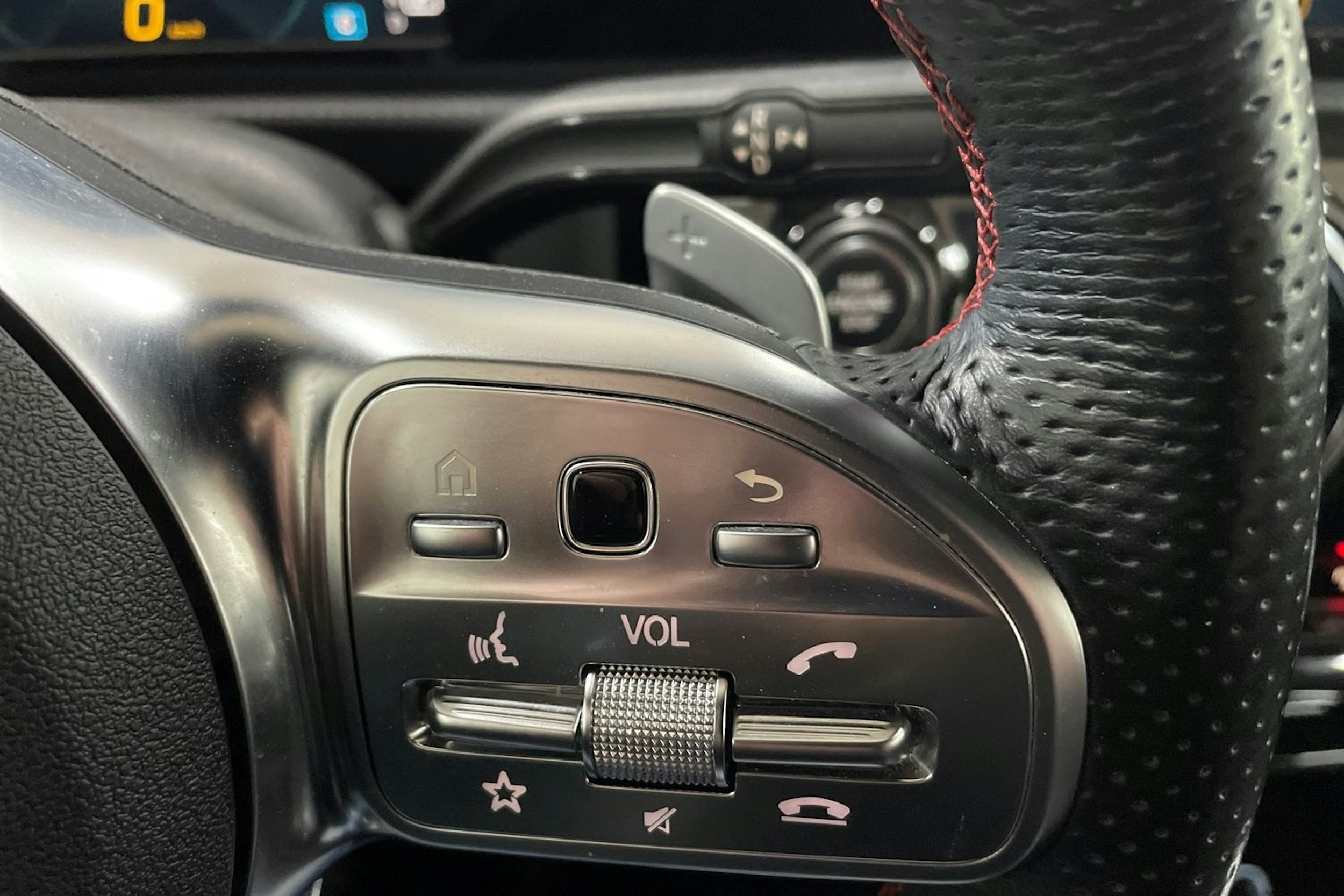 Musta Mercedes-Benz CLA 2021 kuva 21.