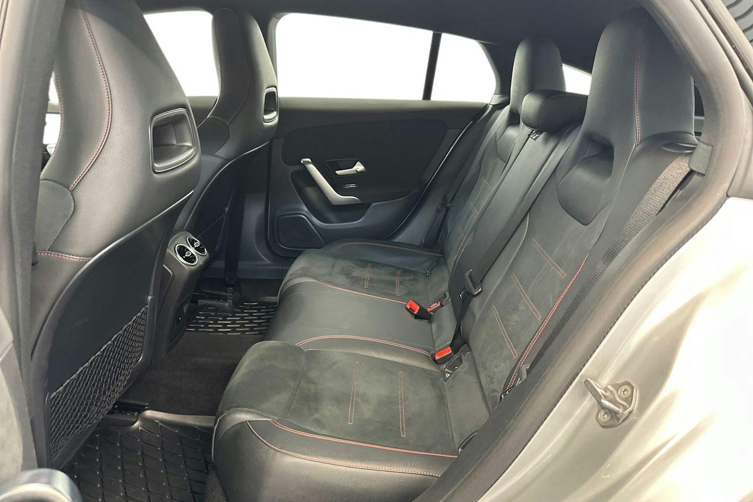 harmaa Mercedes-Benz CLA 2021 kuva 8.