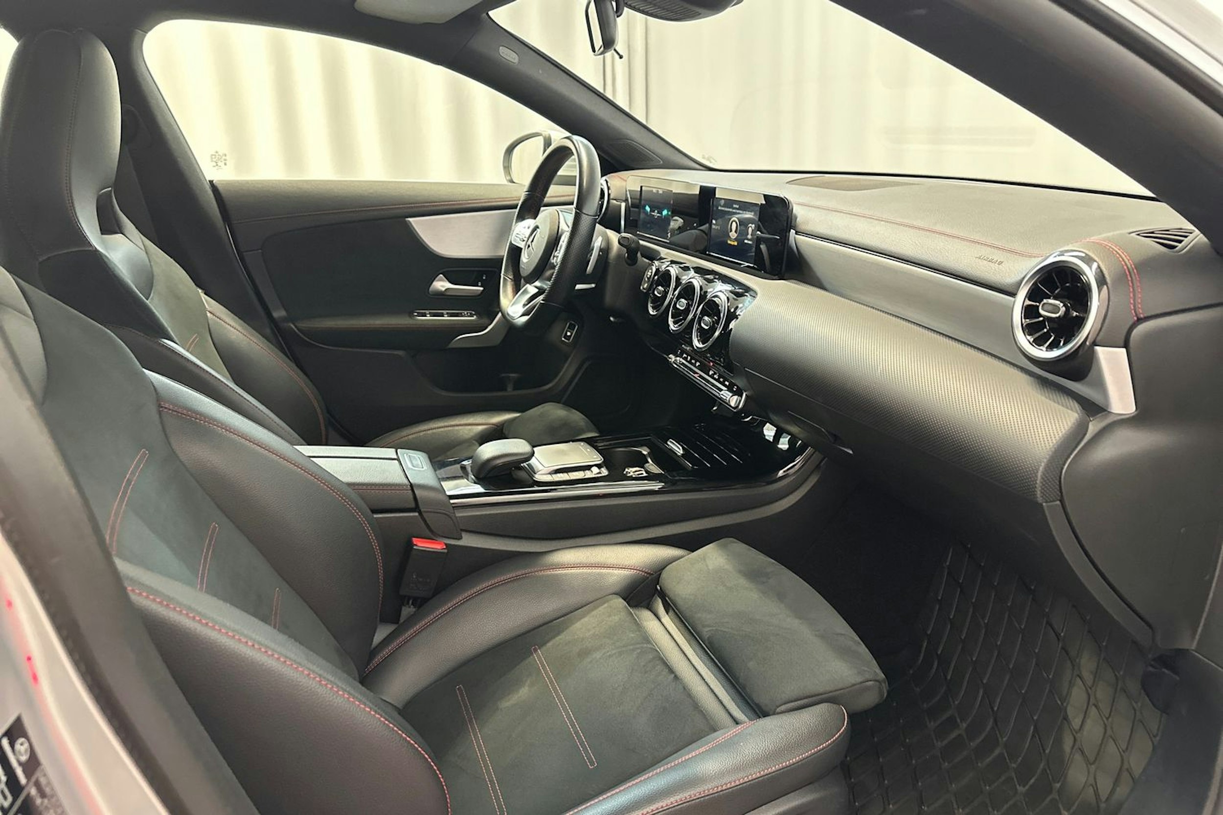 harmaa Mercedes-Benz CLA 2021 kuva 12.