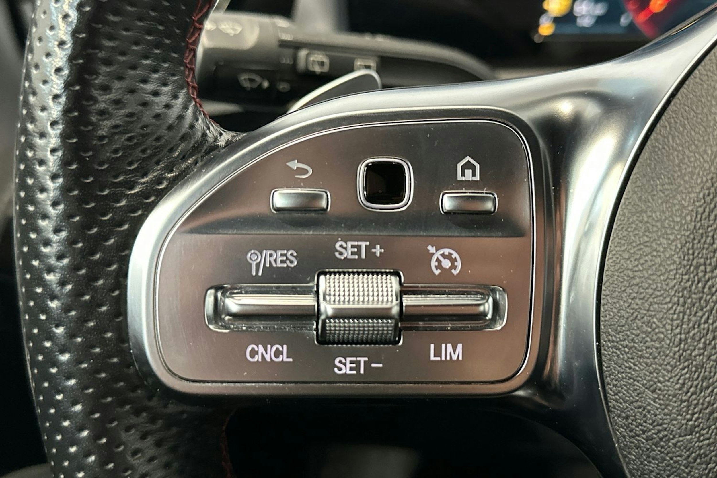 harmaa Mercedes-Benz CLA 2021 kuva 22.