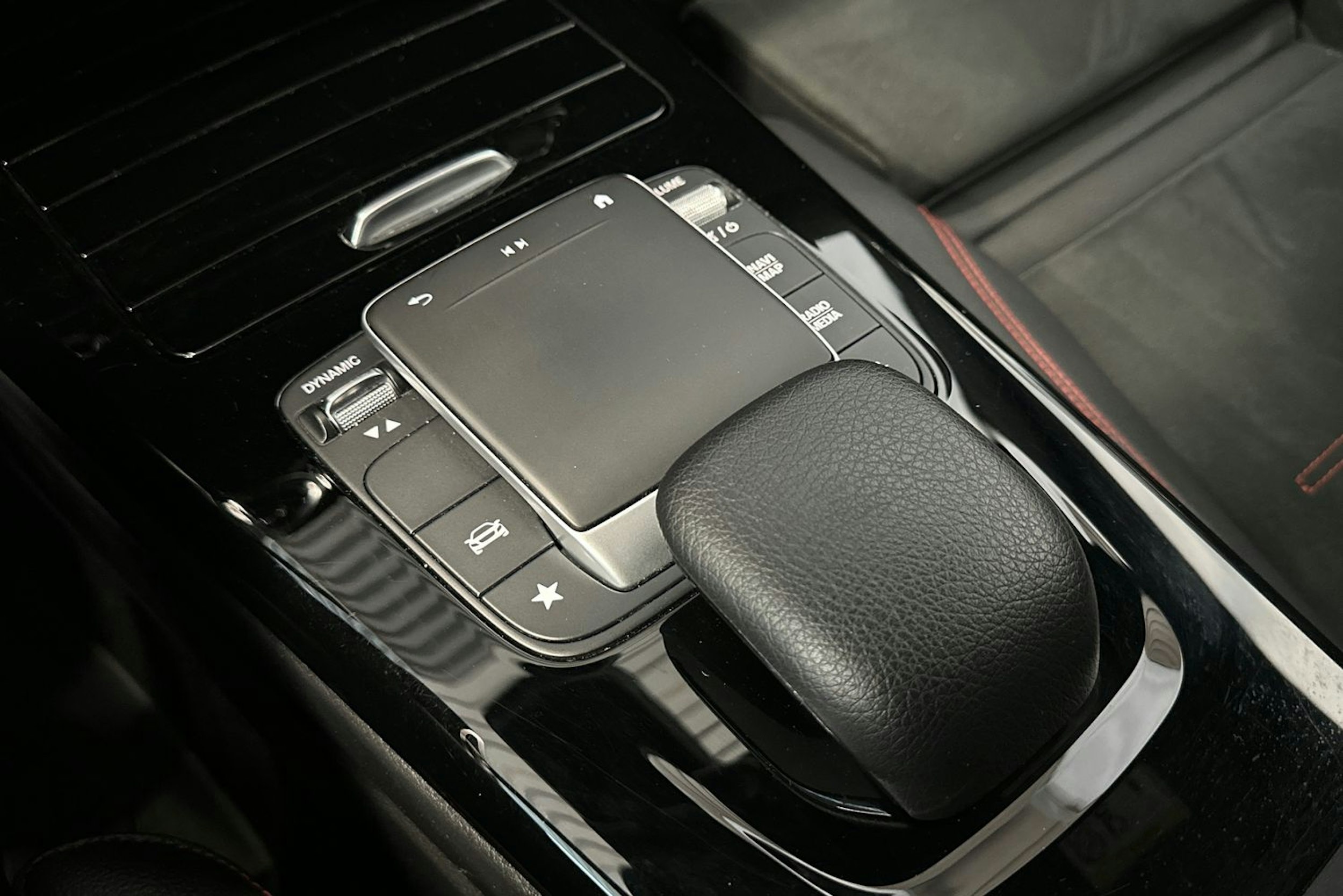 harmaa Mercedes-Benz CLA 2021 kuva 25.