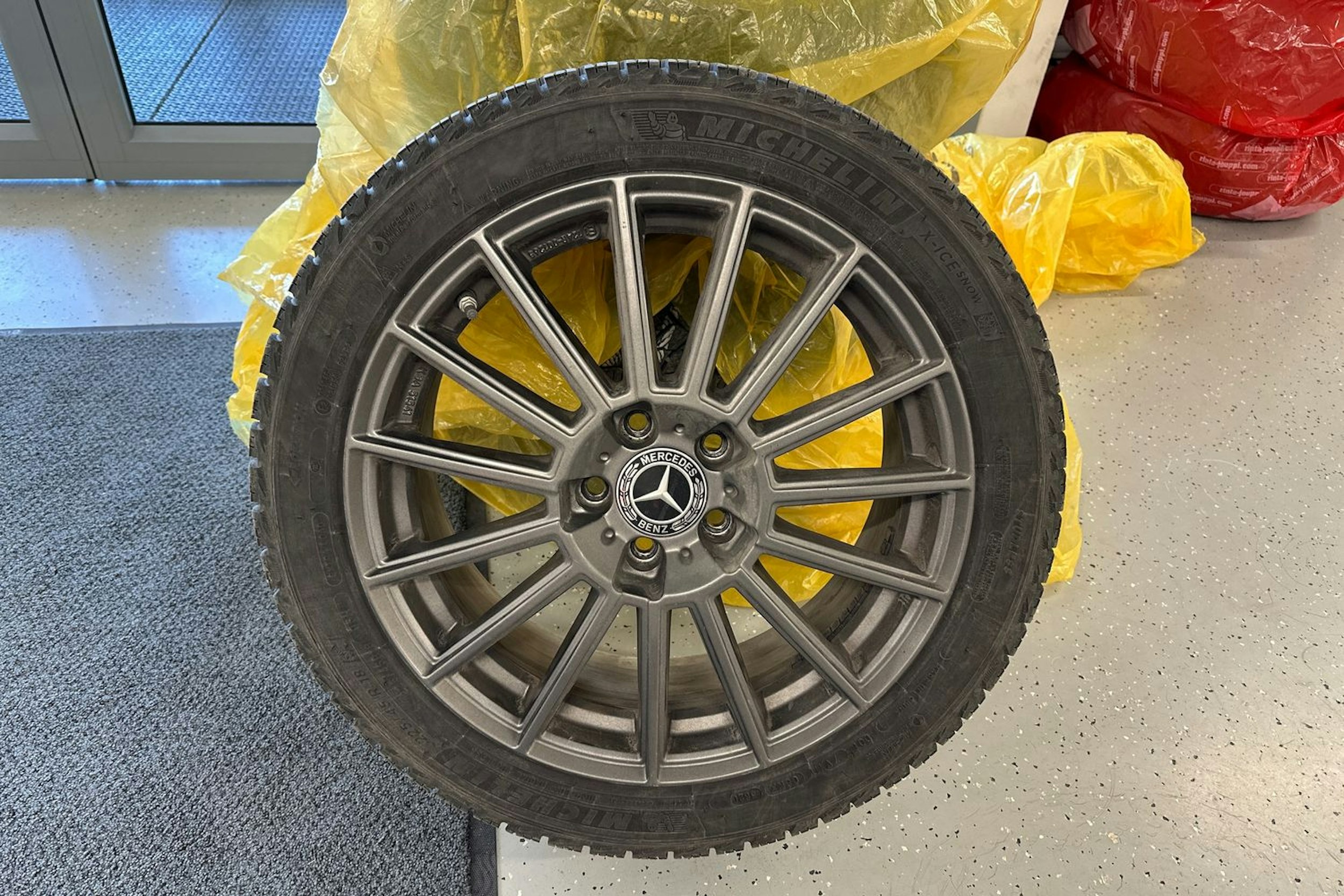 harmaa Mercedes-Benz CLA 2021 kuva 13.