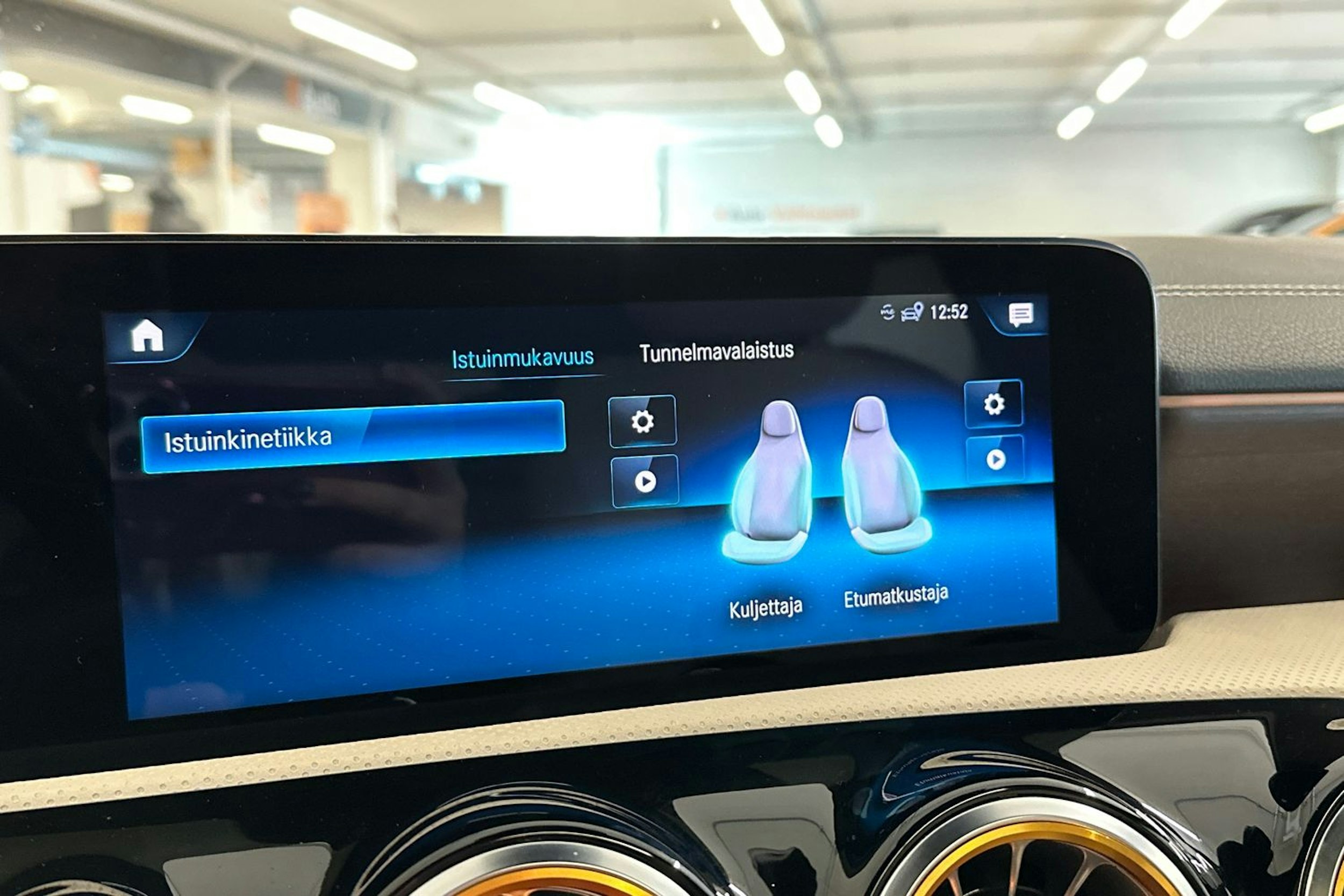 harmaa Mercedes-Benz CLA 2021 kuva 26.