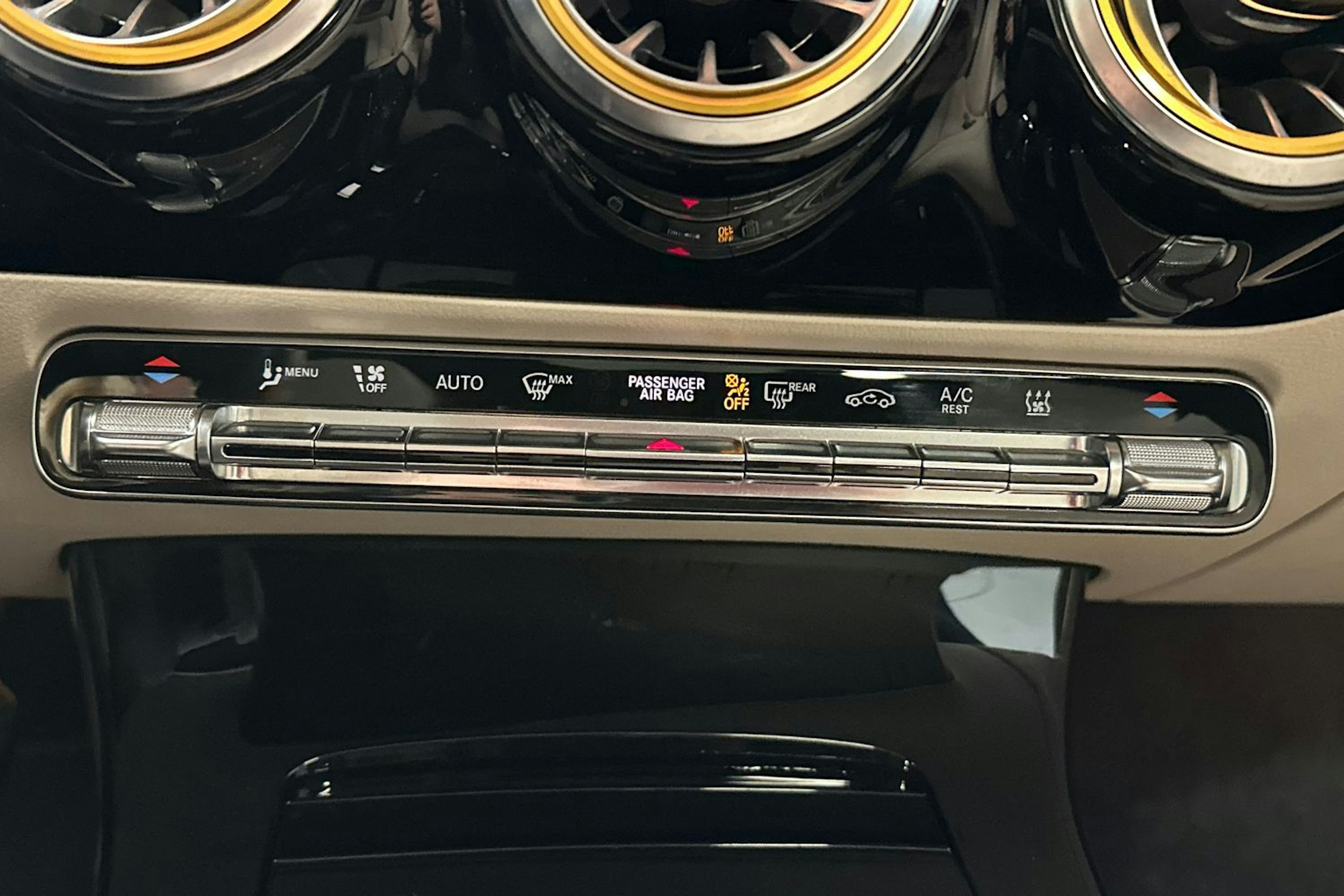 harmaa Mercedes-Benz CLA 2021 kuva 40.