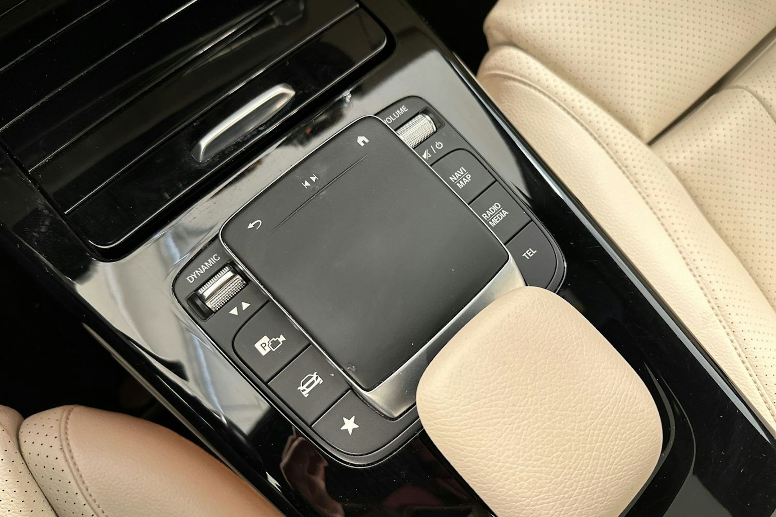 harmaa Mercedes-Benz CLA 2021 kuva 41.