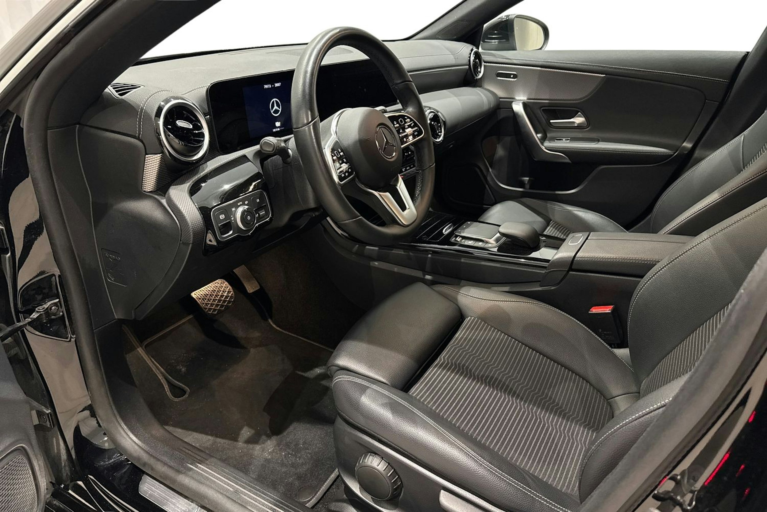 musta Mercedes-Benz CLA 2022 kuva 3.