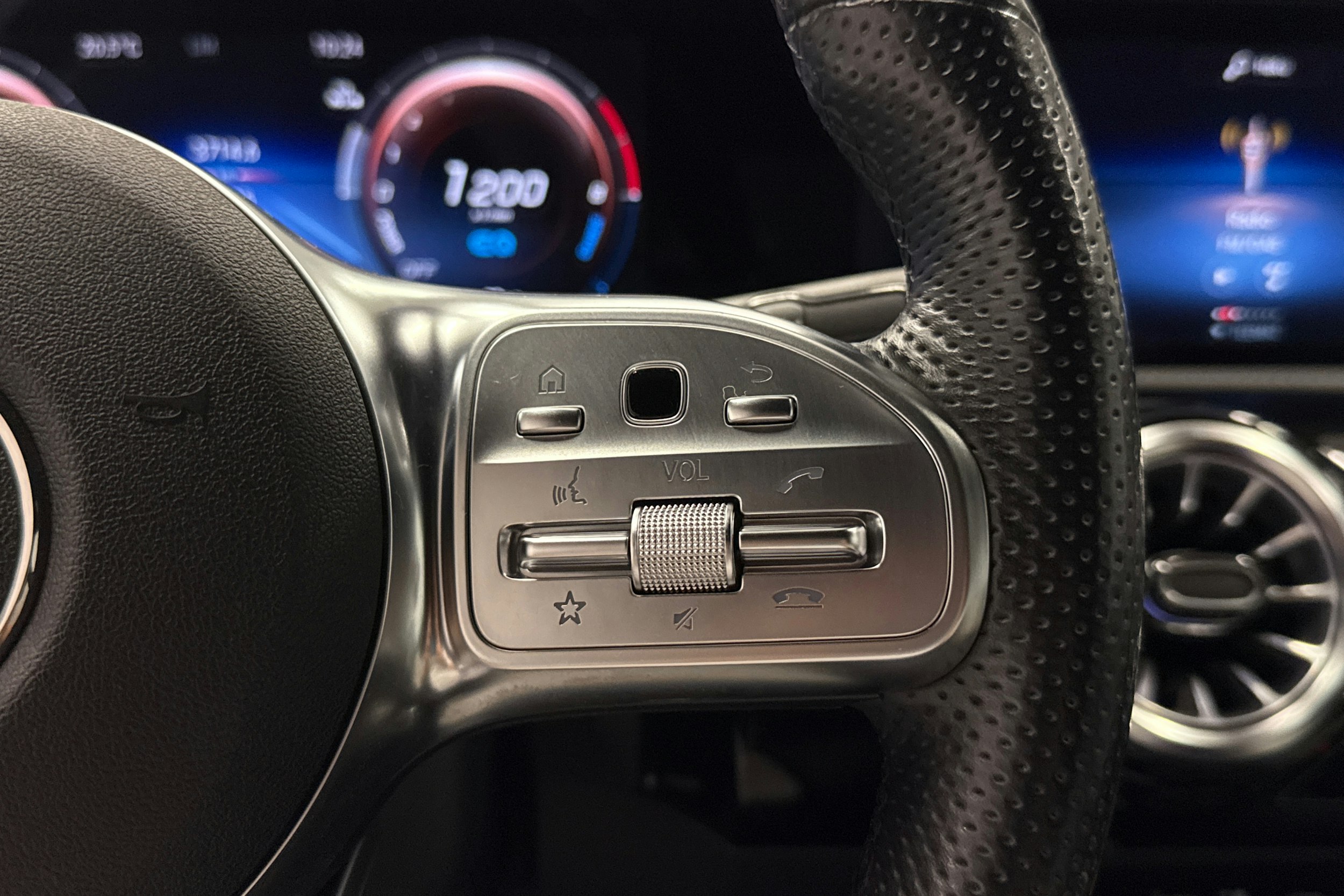 musta Mercedes-Benz CLA 2022 kuva 16.