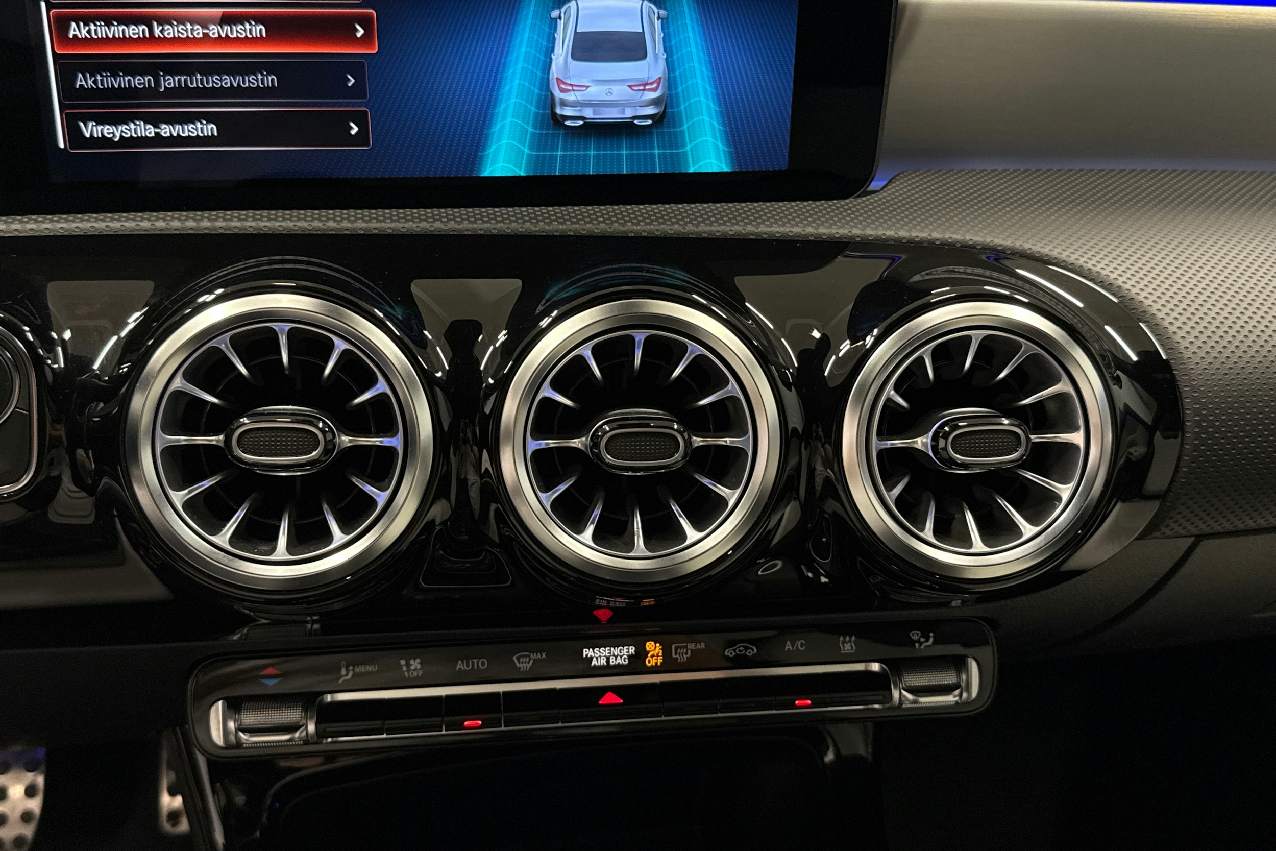 musta Mercedes-Benz CLA 2022 kuva 22.
