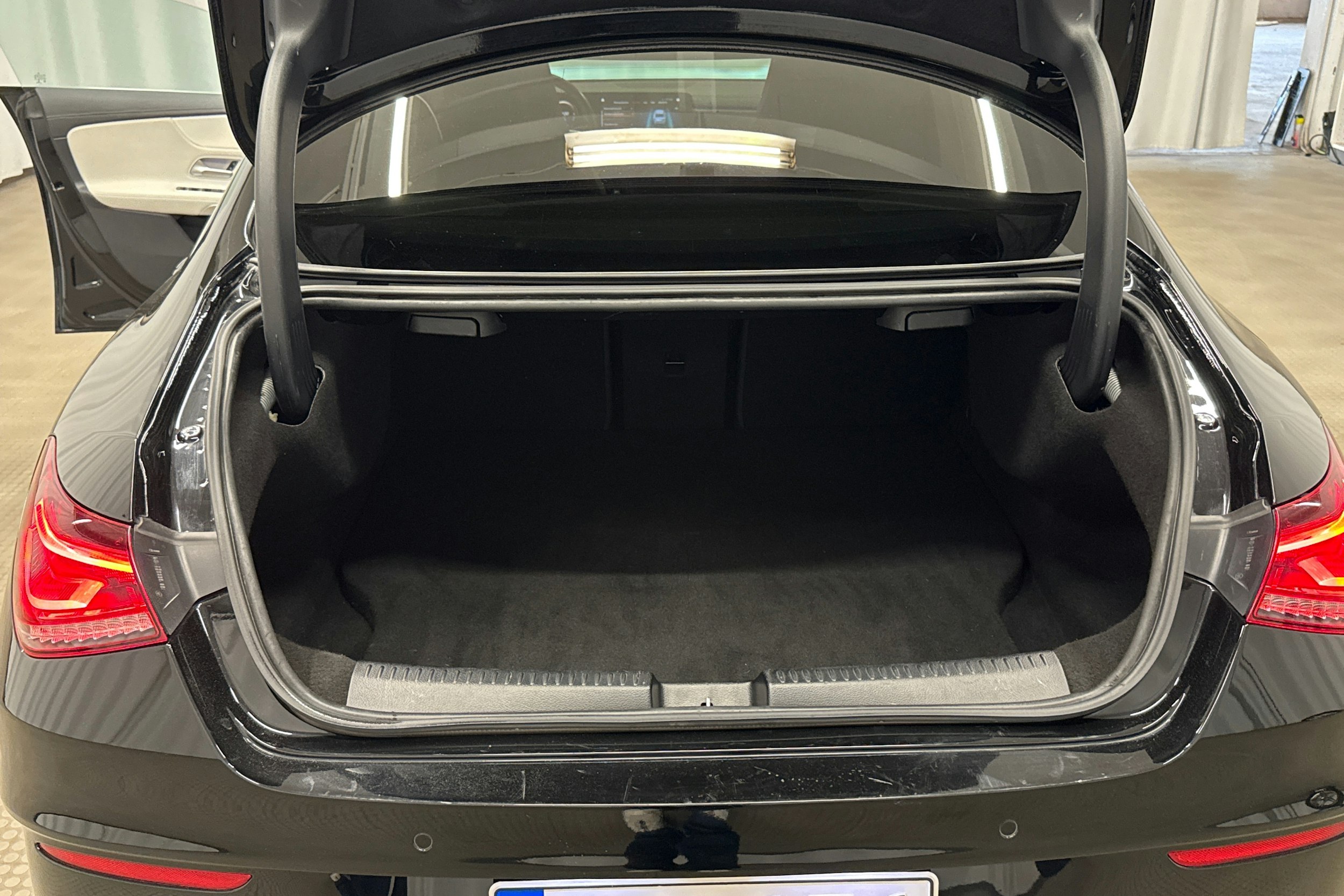 musta Mercedes-Benz CLA 2022 kuva 27.